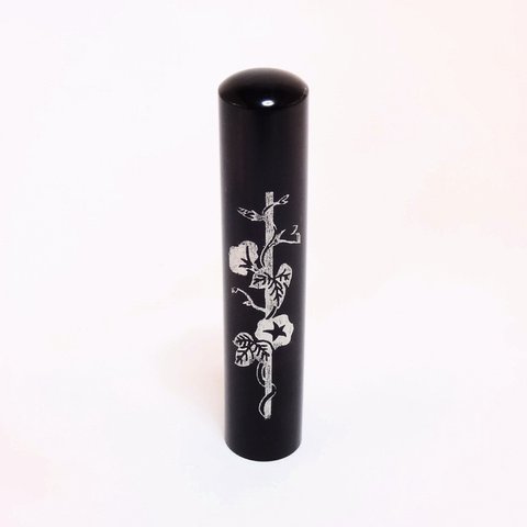 ゴールドメタリック色の花柄黒水牛印鑑　１２ｍｍ　（７）