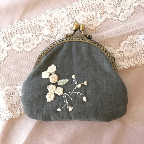 バラのリボン刺繍がま口ポーチ☆。.:＊・゜