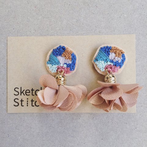 caramel×flower刺繍ピアス