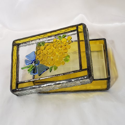 アクセサリーボックス  ミモザの花束　青リボン　ステンドグラス