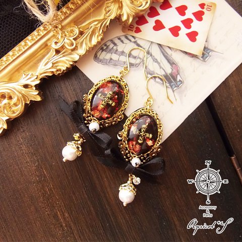 Gothic♰ 赤色 十字架 カボションとリボン ピアス / イヤリング