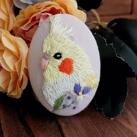 ✤一点のみ✤オカメインコ刺繍オーバルブローチ