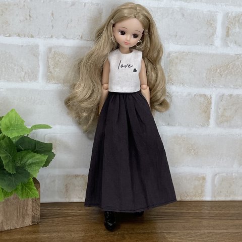 NO,349 リカちゃん　服　ロゴタンクトップ　ビターチョコレート色　ワッシャー加工　ギャザースカート　オシャレ　シンプルコーデ　リアルクローズ