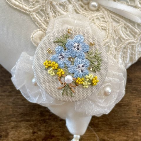 刺繍ブローチorヘアゴム✳︎ネモフィラとミモザの花束