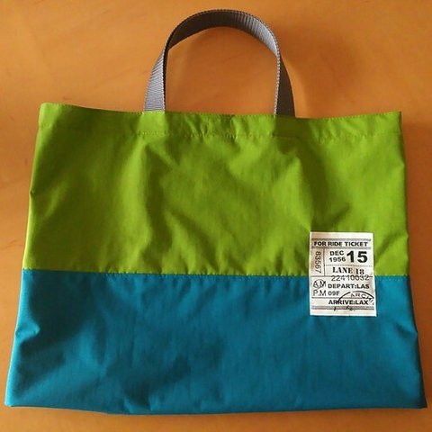 受注製作☆防水布のバッグ　黄緑×ターコイズ☆プールバッグに・雨の日のおけいこに