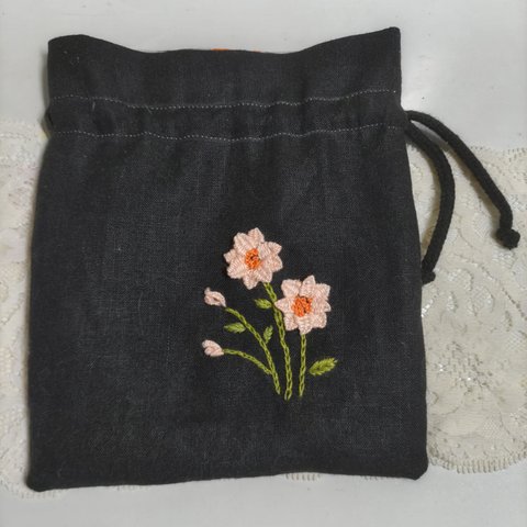 リネン　手刺繍　巾着　小さ目