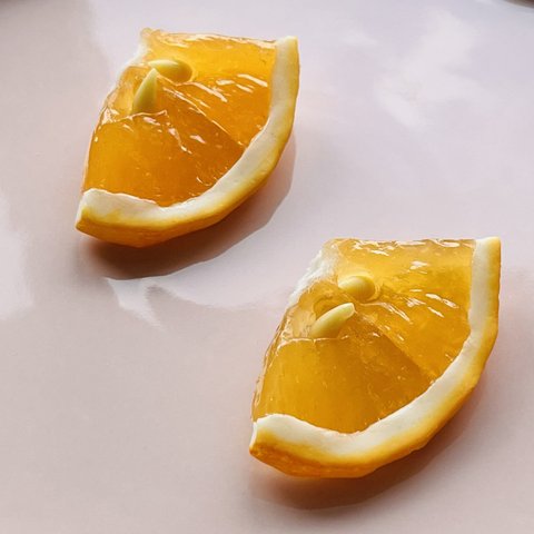 ジューシーリアルなオレンジブローチ