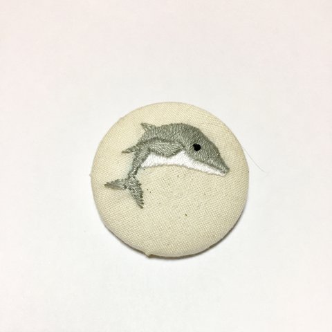 イルカ 動物 刺繍 ブローチ