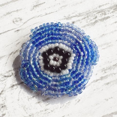 ビーズ　刺繍　ブローチ　花　北欧　アネモネ　アクセサリー