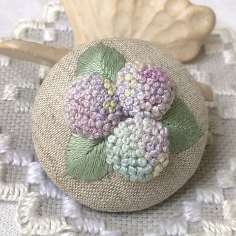 「紫陽花」刺繍ブローチ　スタンプワーク