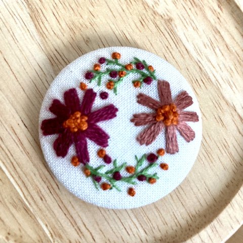 チョコレート秋桜の刺繍ブローチ