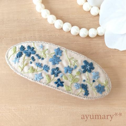 小さなお庭の花刺繍 ヘアバレッタ  blue