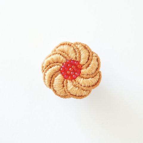 ビーズ刺繍のジャムクッキーのピンバッジ　