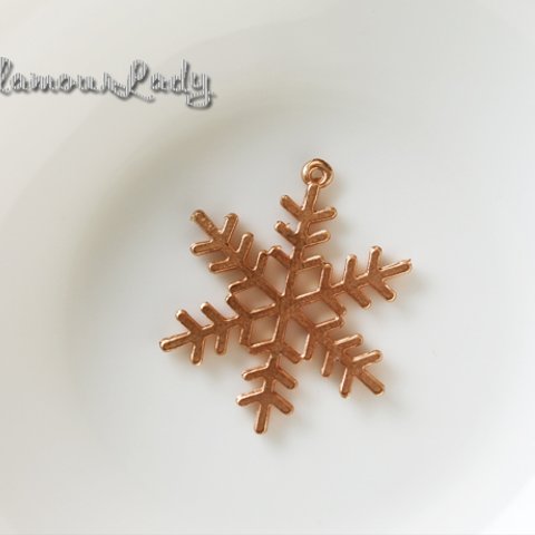 4個セット　30ｍｍ　ゴールドSnow/雪の花　チャーム