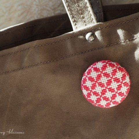 刺繍 クロスステッチ　ブローチ『4』