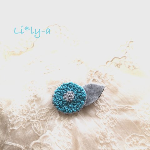 ブローチ＊お花⑥(ターコイズ糸) オートクチュール　ビーズ刺繍