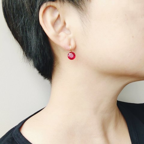 SWAROVSKI CRYSTAL × HOOP × Red : ノンホールピアス（K14GF変更+600円)