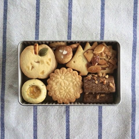 《11月》北欧風のクッキー缶（※11月16日より順次発送予定）
