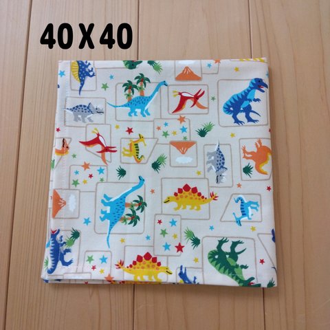 😸真四角なランチクロス恐竜🦕40X40お弁当包み(オフ白)