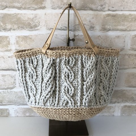 ケーブル編みのバッグ　ライトグレー
