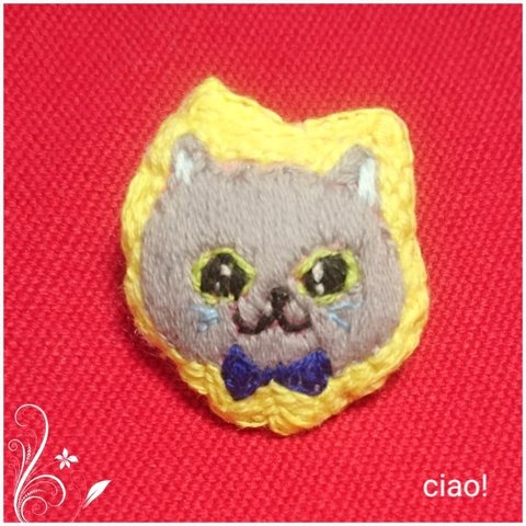 《送料無料》グレーの猫ちゃんブローチ・刺繍