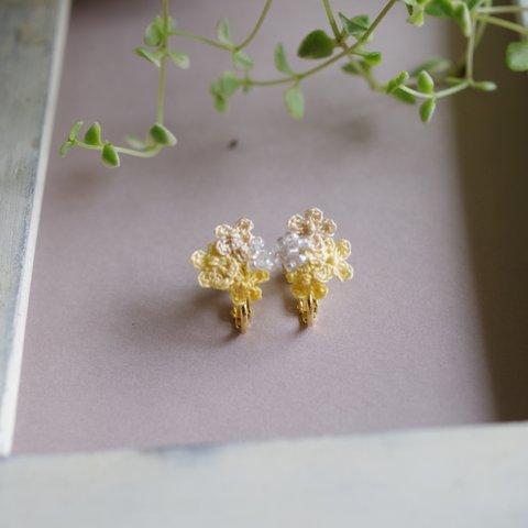 【for all seasons】小さなお花畑のイヤリング／ピアス〈陽だまり〉