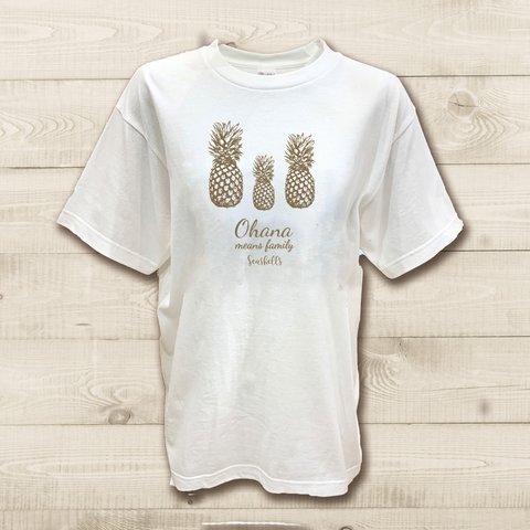 ハワイアンデザインTシャツ パイナップルのシルエット 家族がテーマのイラスト OHANA ハワイ語 半袖カットソー