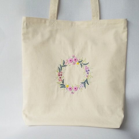 花の刺繍のトートバッグ