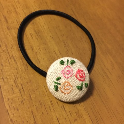 刺繍くるみボタンヘアゴム（うずまきフラワー）　400→300