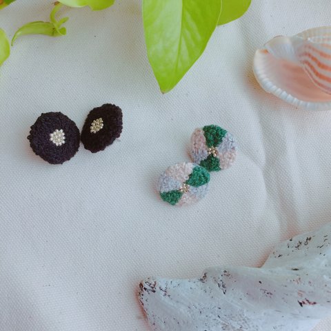 【累計2個】♡刺繍＆ビーズピアス♡