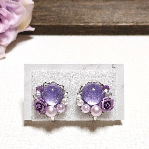 薄紫の薔薇とカボションのイヤリング（S）