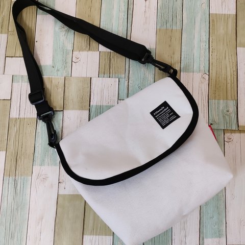 ショルダーバッグ(WHITE)