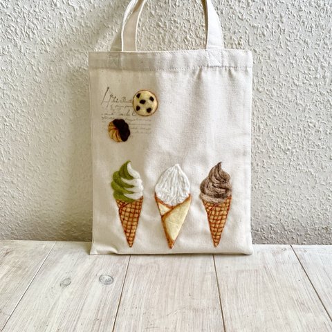 Cafe-sweets☆羊毛刺繍 キャンバストート〜ソフトクリーム🍦🍦🍦