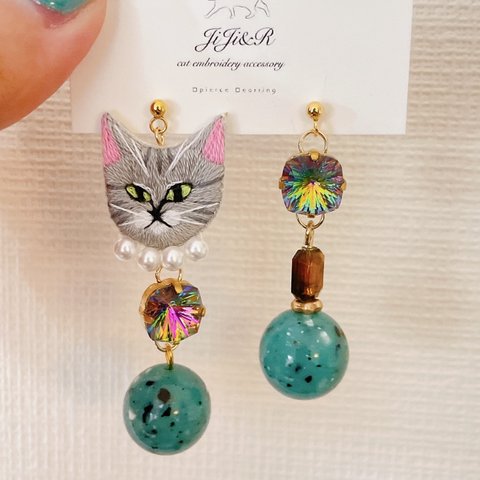 刺繍猫♡ピアスorイヤリング