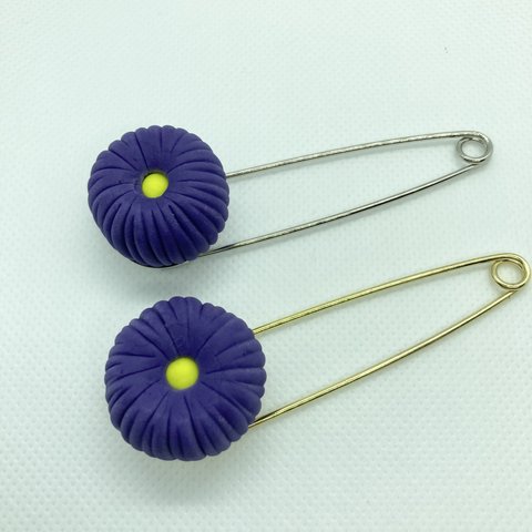 和菓子ねりきり紫の花ブローチ