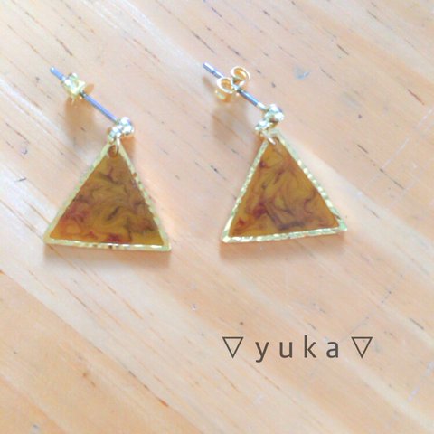 さんかく △ べっ甲柄 ピアス