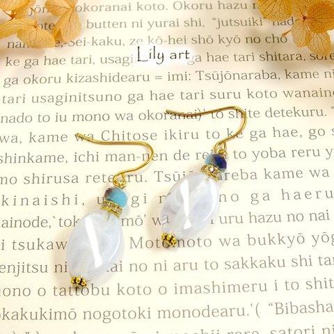 【SALE ¥600→¥400】水色カットガラスとwhiteマーブルの揺らめきピアス/イヤリング