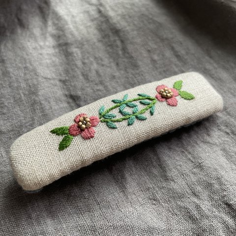 花刺繍のバレッタ 