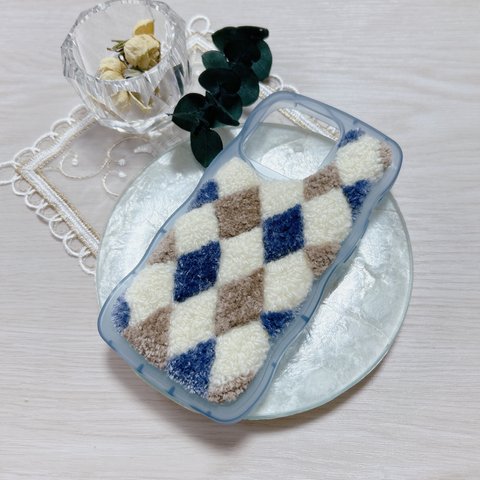 アーガイル柄スマホケース＊チェック＊韓国風＊オフホワイト＊ブルー＊毛糸刺繍＊iPhoneケース全機種対応