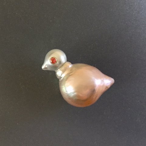 真珠の小鳥ピンバッジ
