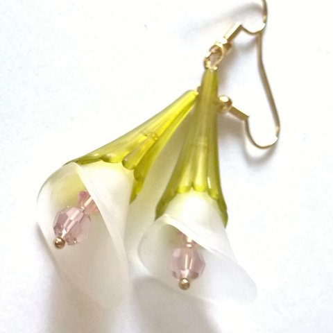 【ドイツ製　calla lily　カラー　の　ピアス】 1点のみ