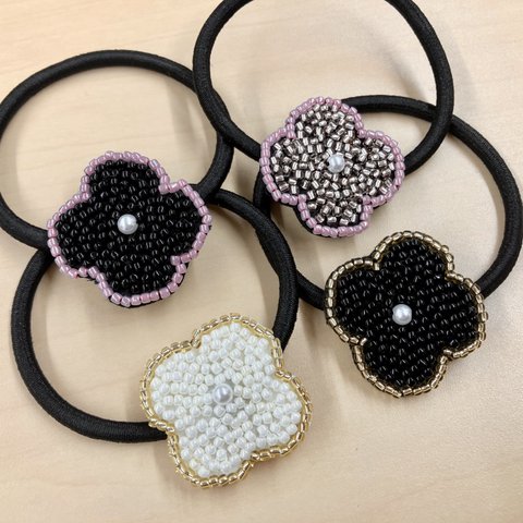 ビーズ刺繍のお花ヘアゴム