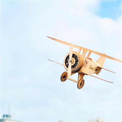 手で飛ばせる木製ミニチュア飛行機「Honey Bee mk1（Biplane Type EB3CS mk1）」製作キット