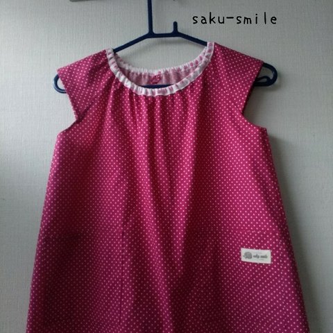 saku-smile　スモック　かぶりタイプ　袖なし　size１００~１１０cm　ピンク系ドット柄　