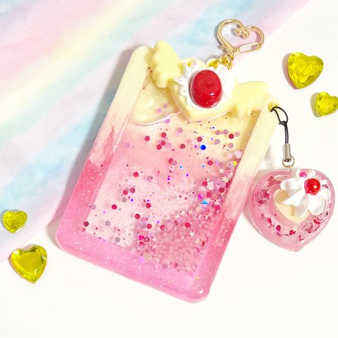 🍨🍓🩷　クリームソーダのシェイカーカードケース（いちご）