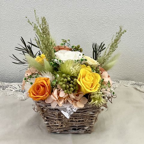 【送料無料】ビタミンカラーの贈り物🎁　プリザーブドフラワー💐　卒業お祝い　退職記念　結婚お祝い　　　新築祝い　進級祝い　入学祝い　誕生日お祝い　ギフト　　プレゼント　結婚記念日お祝い　ホワイトデー