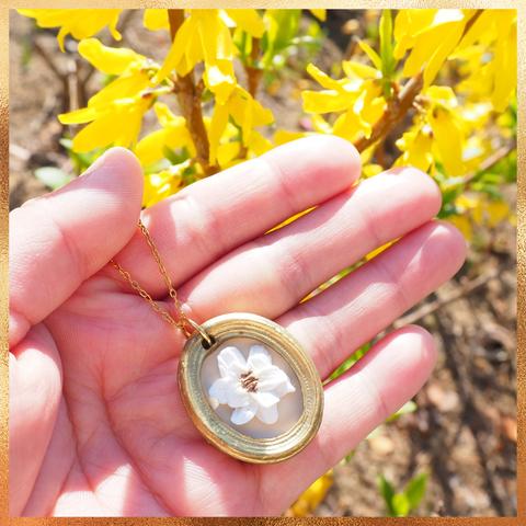 White flower necklace（Beige）