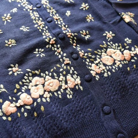 【限定】お花の刺繍たっぷり　ウール・カーディガ・ セーター ニット JND0022