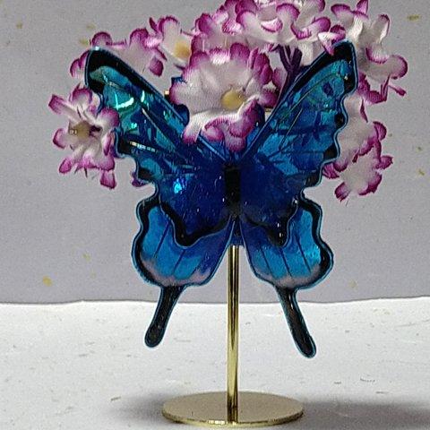 スケルトンブルーの蝶のブローチ