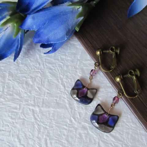 Purple Ranunculus and Cat ~Scenery Series~　earrings